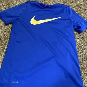 Blue youth extra large Nike shirt